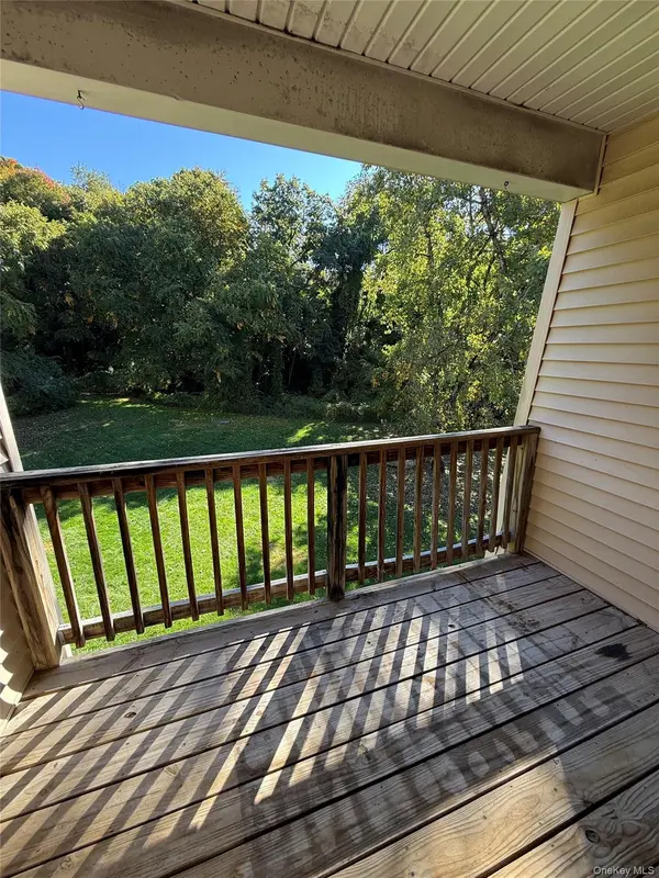 405 Fox Run LN, Carmel, NY 10512