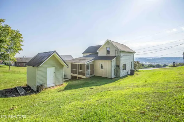 509 W 3rd Ave, Lenoir City, TN 37771