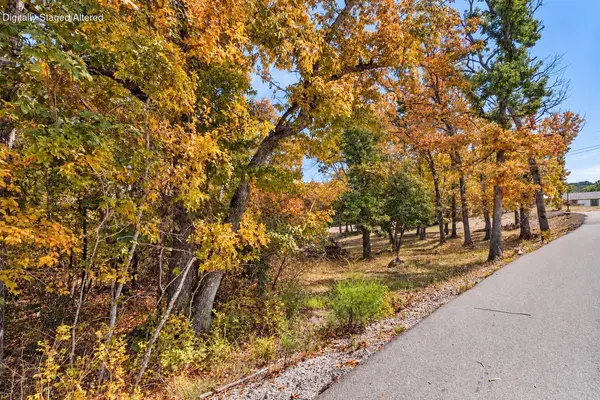 86 Carefree LN, Kimberling City, MO 65686
