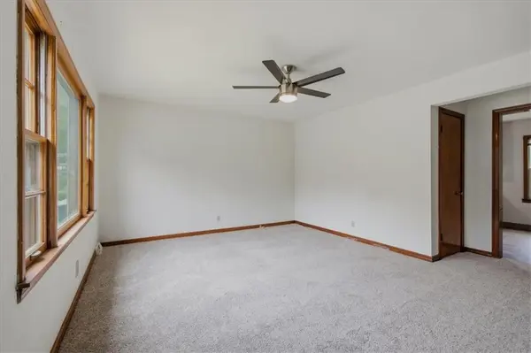 909 E 100th TER, Kansas City, MO 64131