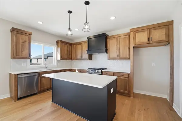 18425 W 195th ST, Spring Hill, KS 66083