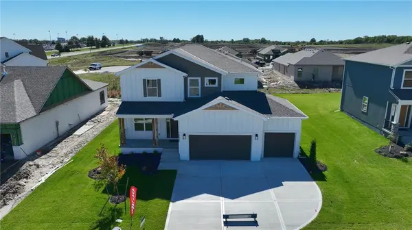 18425 W 195th ST, Spring Hill, KS 66083