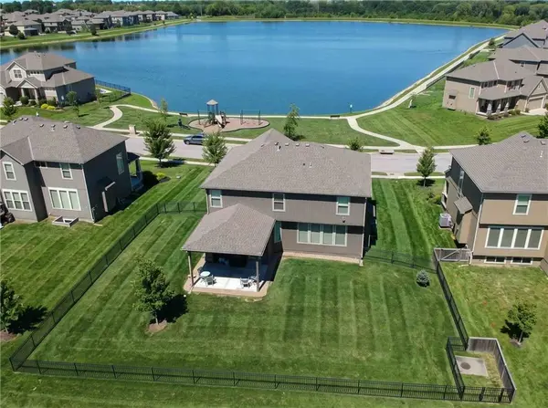 104 SW Shores DR, Blue Springs, MO 64064