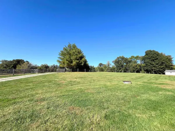 560 E 150 N RD, Washington, IN 47501
