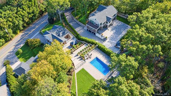 150 Sugar Toms LN, East Norwich, NY 11732