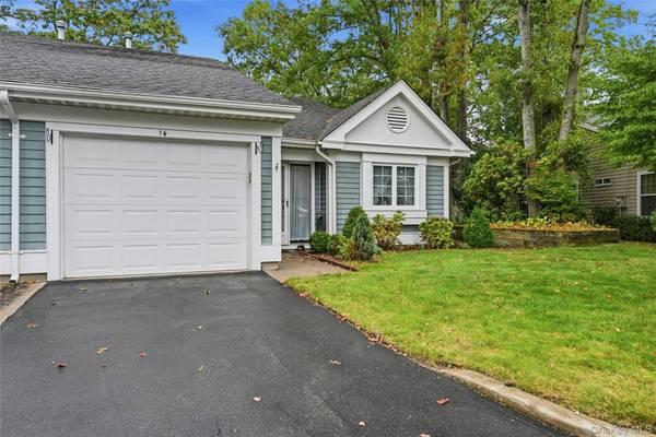 14 Flanders CT, Ridge, NY 11961