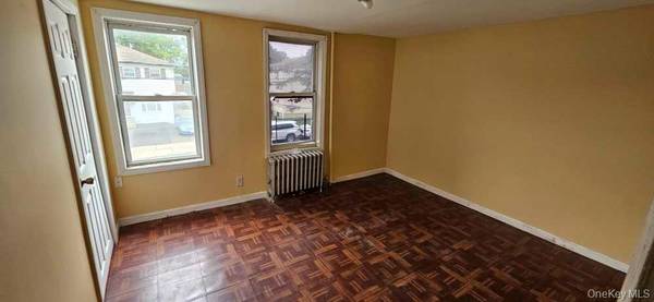 8650 125th ST, Richmond Hill, NY 11418