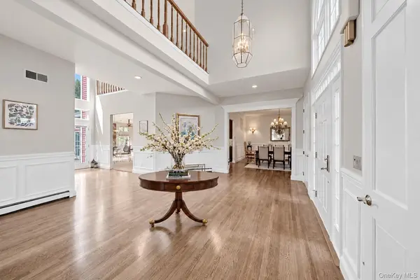 8 China LN, East Setauket, NY 11733
