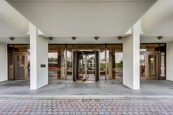 3200 N Lake Shore DR #709, Chicago, IL 60657
