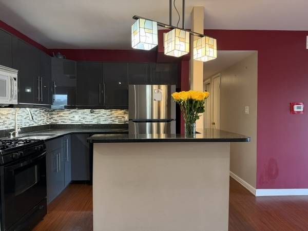 9840 S PULASKI RD #211-4, Oak Lawn, IL 60453