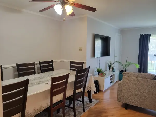 9356 Bay Colony DR #2N, Des Plaines, IL 60016