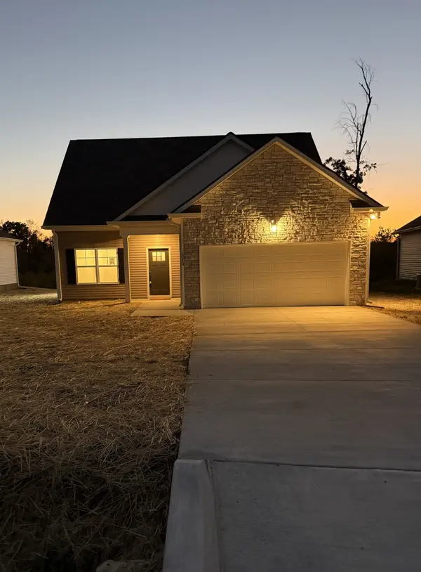 1210 Euclid Dr, Murfreesboro, TN 37127