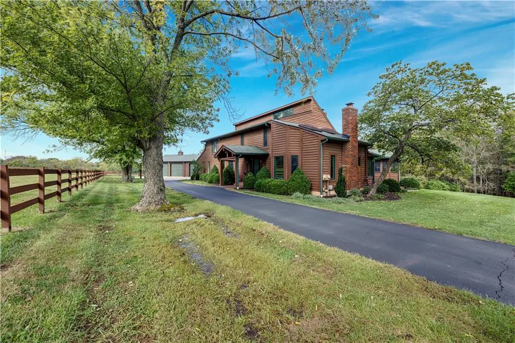 4450 W 188th ST, Stilwell, KS 66085