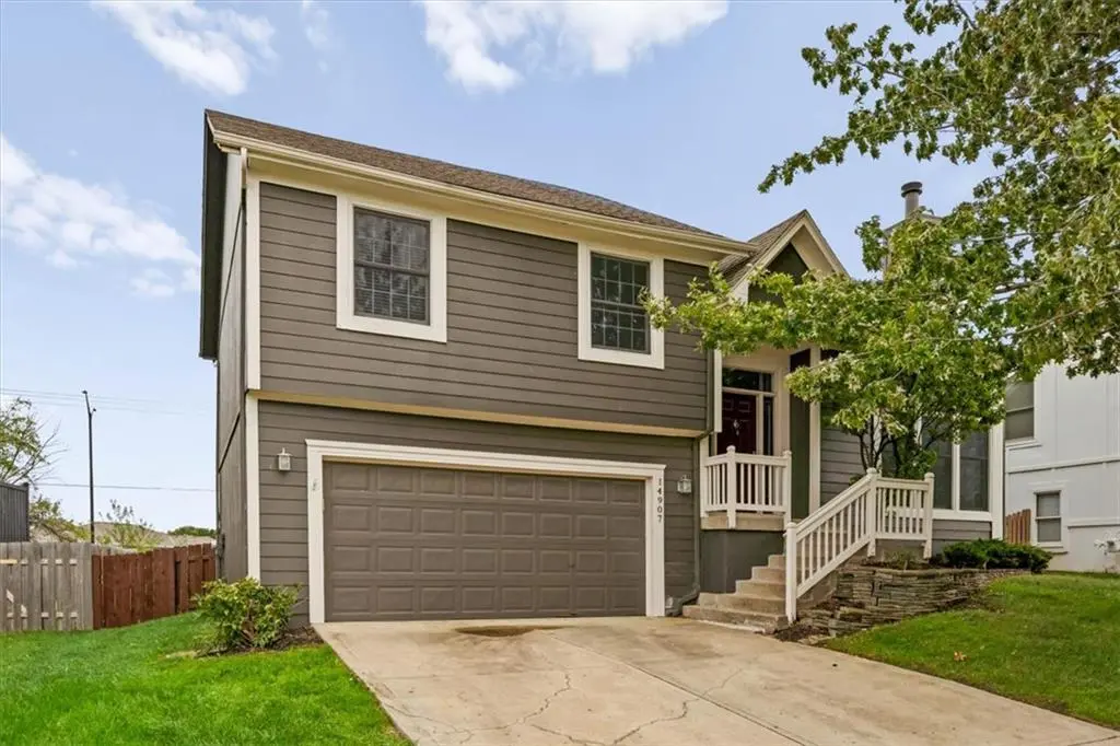 14907 S Summit ST, Olathe, KS 66062