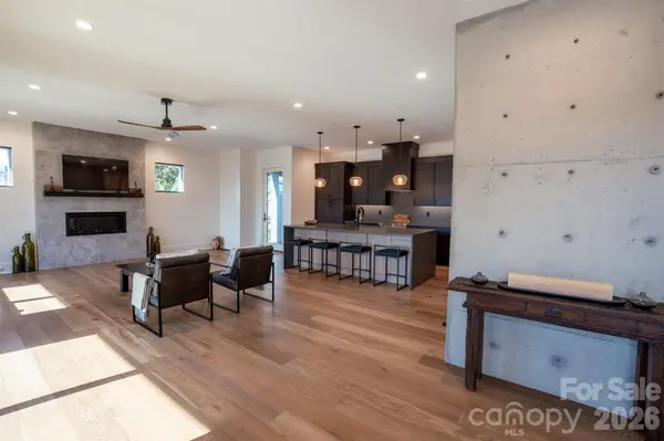 36 S Johnson ST, Brevard, NC 28712