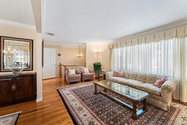 157-60 13th AVE, Whitestone, NY 11357