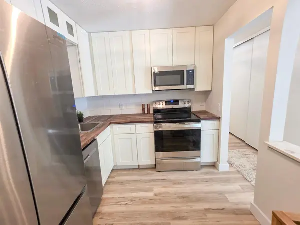 5627 Green Circle DR #121, Minnetonka, MN 55343