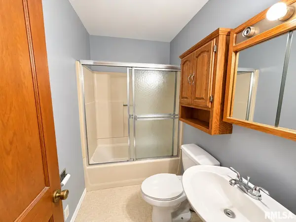 500 E Atkins ST, Elkville, IL 62932