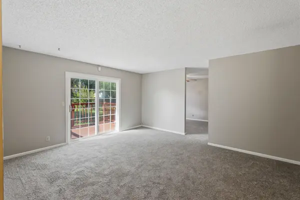 8 N Breeze Ct, Valley Center, KS 67147