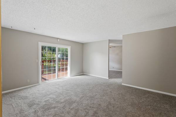 8 N Breeze Ct, Valley Center, KS 67147