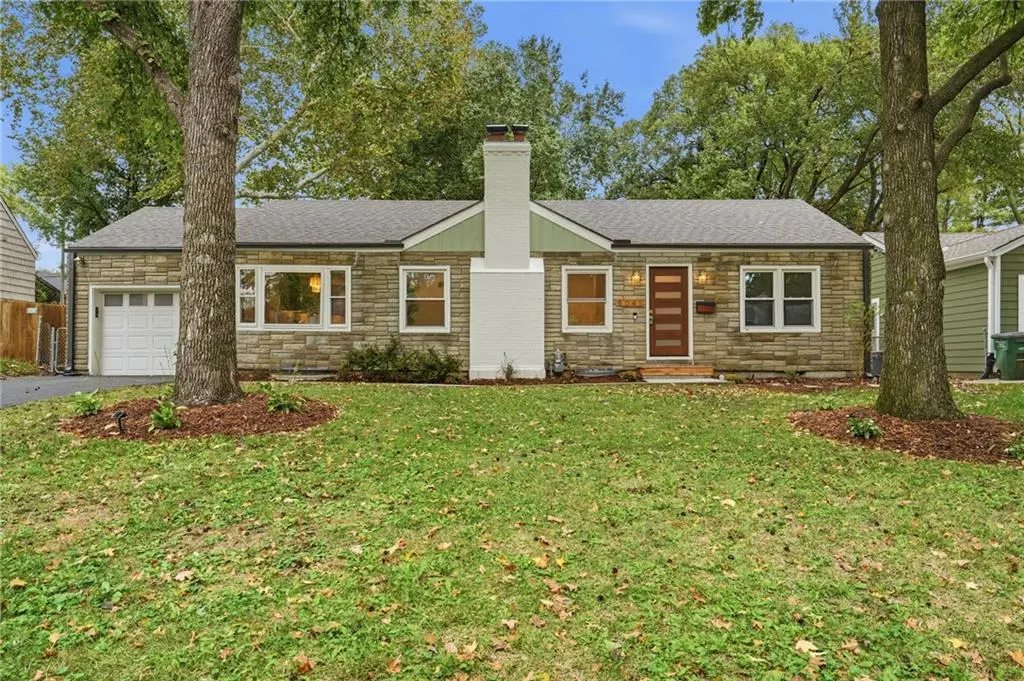 5041 Clark DR, Roeland Park, KS 66205