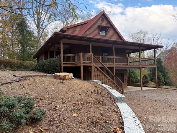60 Splendor DR, Green Mountain, NC 28740