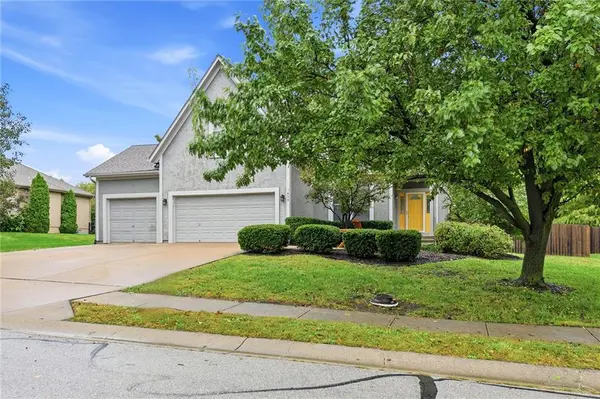 1404 Cedar Ridge CIR, Raymore, MO 64083