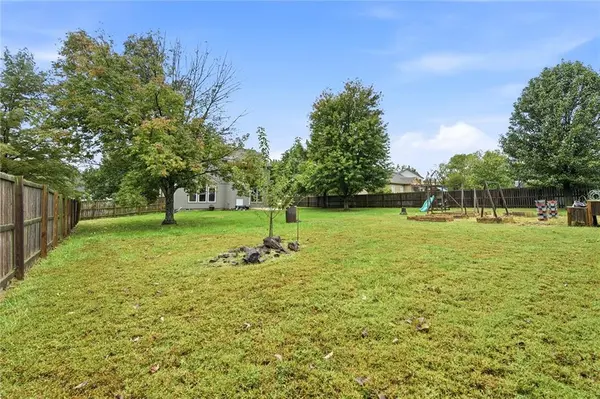 1404 Cedar Ridge CIR, Raymore, MO 64083
