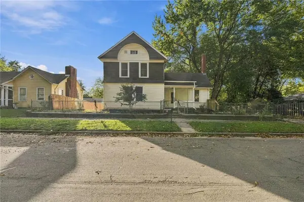 720 W 7th ST, Leavenworth, KS 66048
