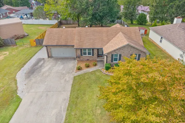 1404 S Shadowlawn Ct, Clarksville, TN 37040