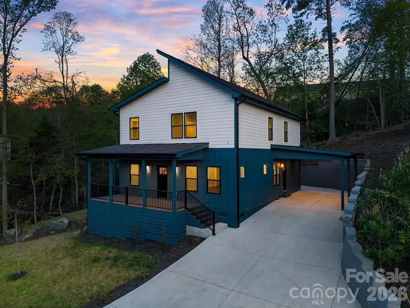 18 Winterhawk DR, Arden, NC 28704