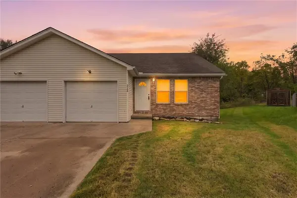 212/14 NW 27th St. CT, Blue Springs, MO 64015