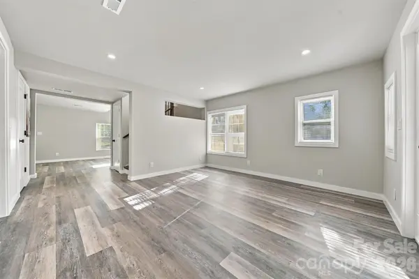 111 Hickory ST SW, Lenoir, NC 28645