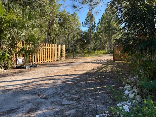 8961 FREEDOM RD, Mims, FL 32754