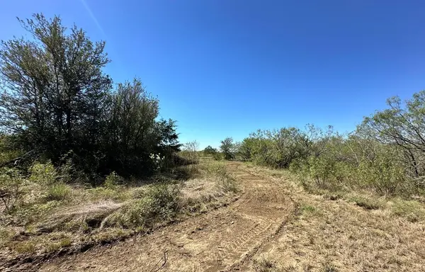 353 Littig RD, Elgin, TX 78621