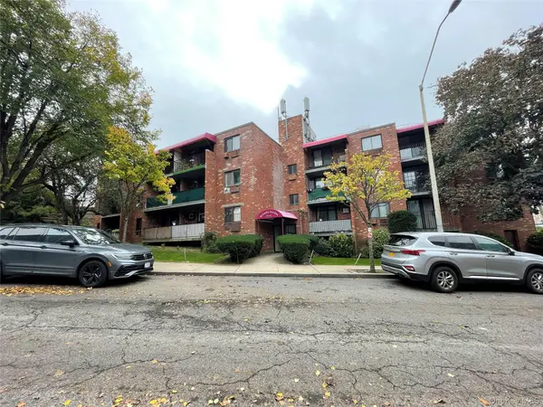 57-45 74th ST #106, Middle Village, NY 11379