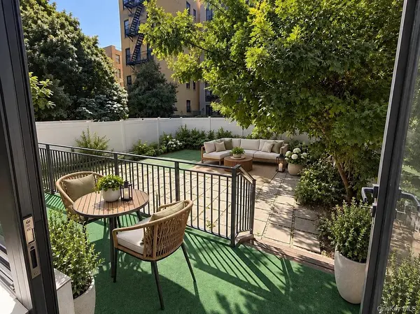 402 E 118th ST #1B, New York (manhattan), NY 10035