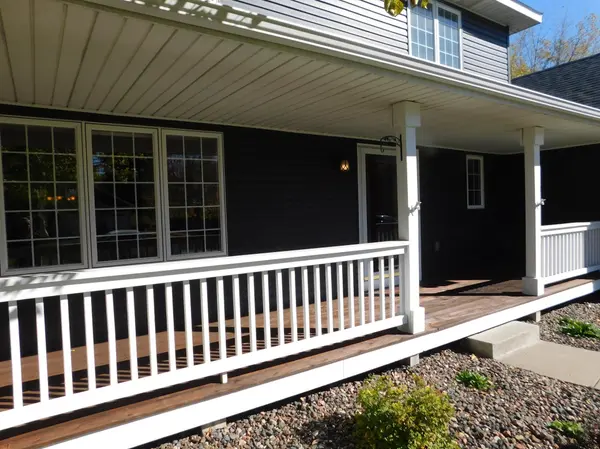 9040 Parkside DR, Woodbury, MN 55125