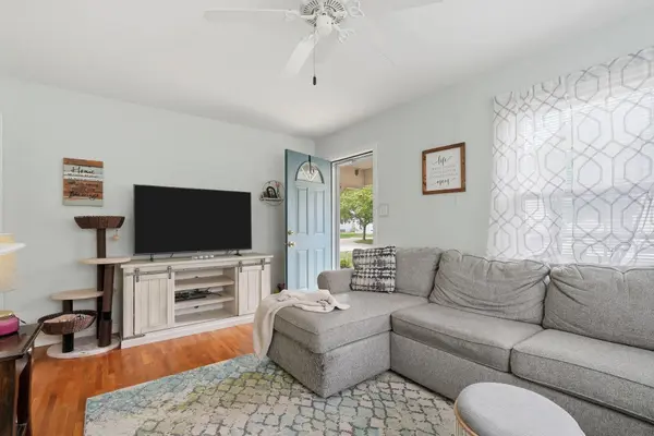 922 S Rutan Ave, Wichita, KS 67218-2397