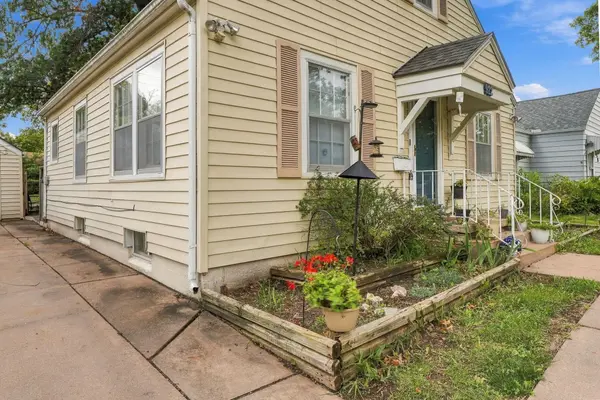 922 S Rutan Ave, Wichita, KS 67218-2397