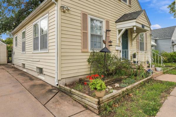 922 S Rutan Ave, Wichita, KS 67218-2397