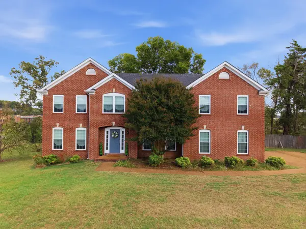 201 Briarcotes Cir, La Vergne, TN 37086