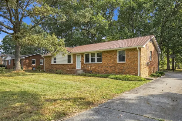1209 Woodcrest Dr, Manchester, TN 37355