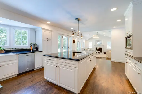55 Edge Of Woods RD, Southampton, NY 11968