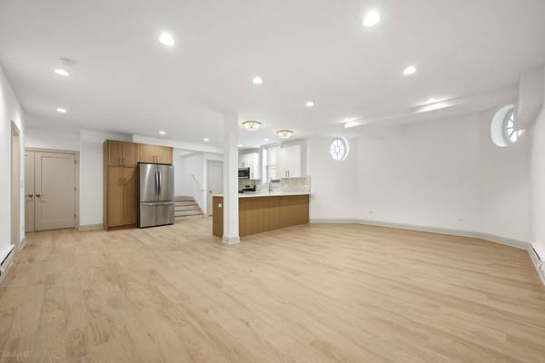 531 Hinman AVE #B-0, Evanston, IL 60202