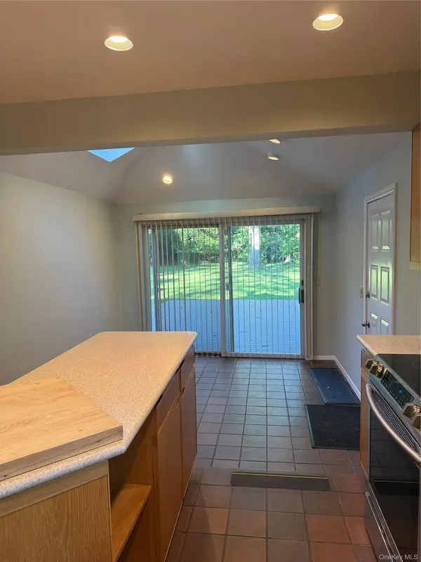 169 Brooksite DR, Smithtown, NY 11787