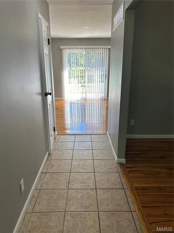 1740 Koch DR, Florissant, MO 63033