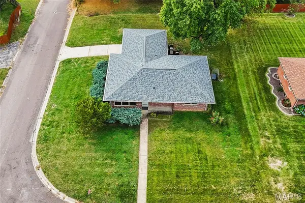 400 Springdale DR, Belleville, IL 62223