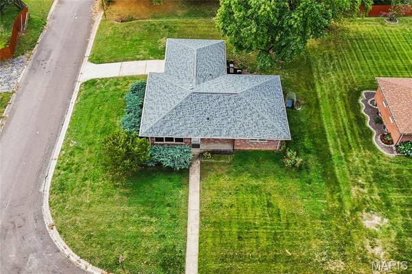 400 Springdale DR, Belleville, IL 62223