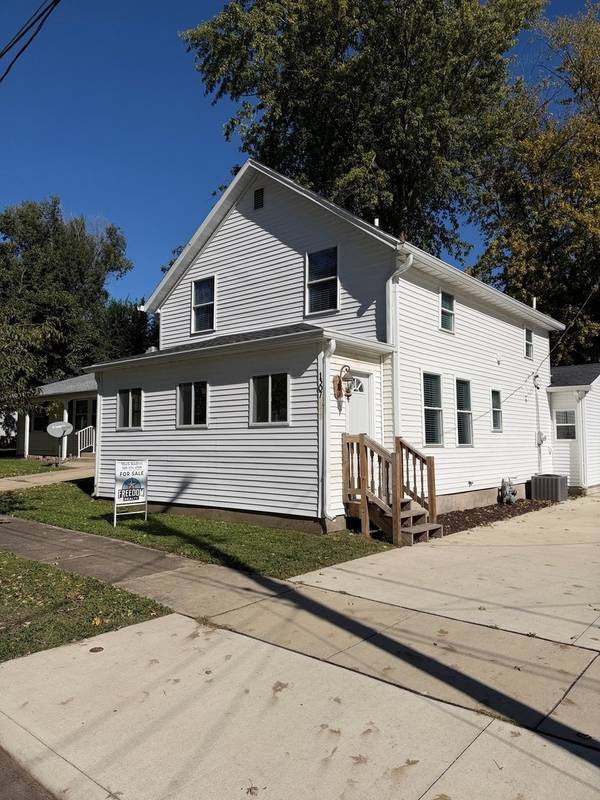 1307 N Oak ST, Bloomington, IL 61701